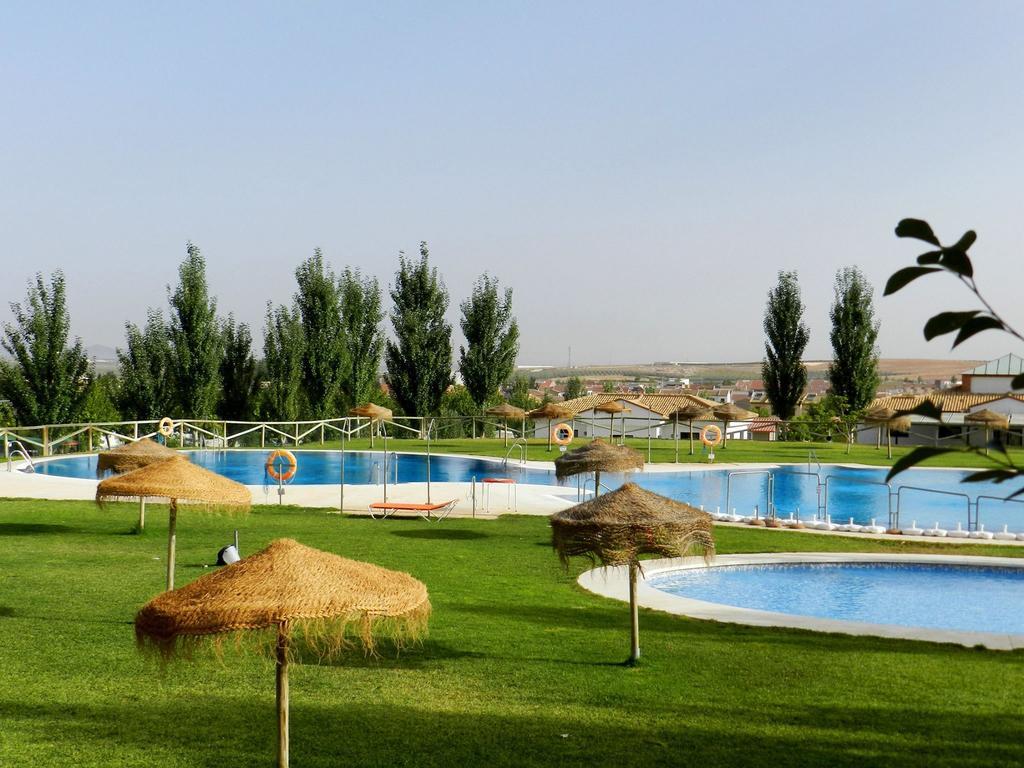 Camping La Sierrecilla Humilladero ภายนอก รูปภาพ